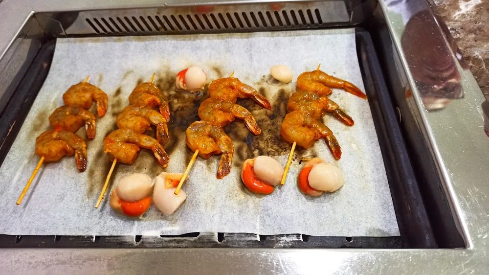 Brochettes de Crevettes Marinées Et St Jacques Fraîches